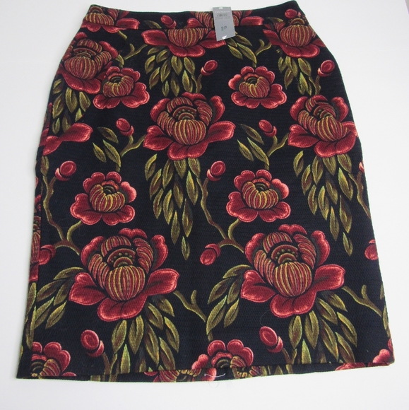 NWT ANN TAYLOR Black/Burgundy Floral Skirt Sz 2P - Picture 2 of 7